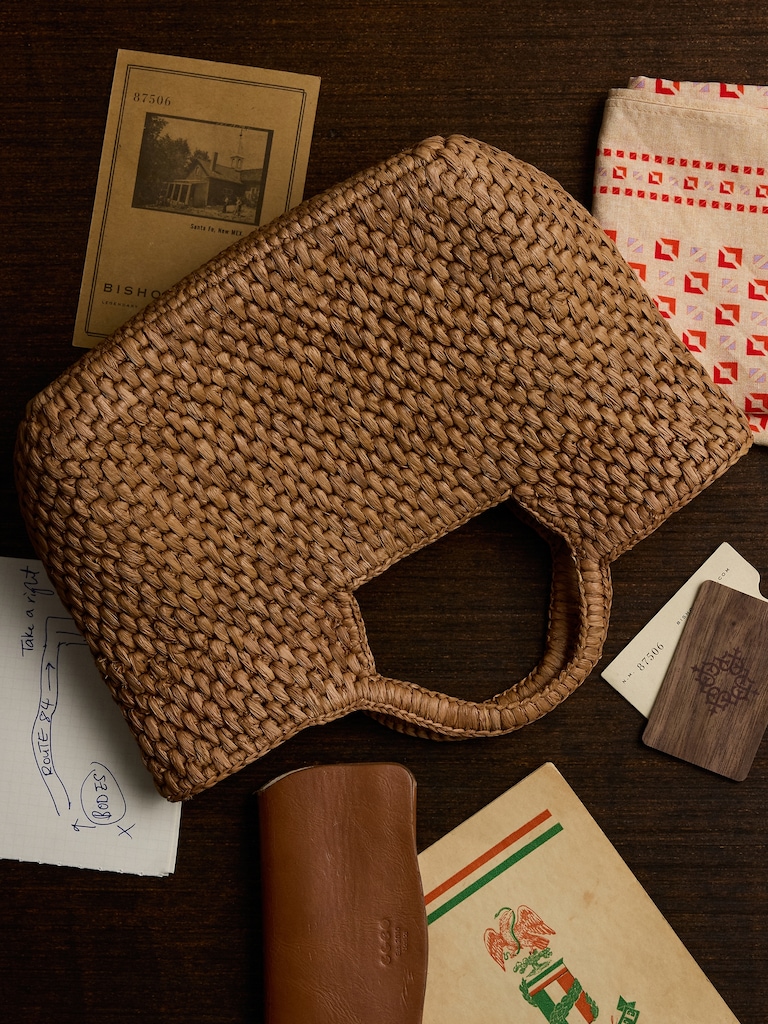 Sandy Raffia Handheld Tote by Hat Attack