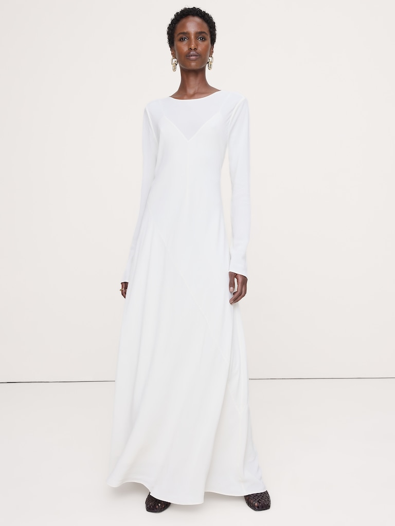 Robe longue en mousseline coupée en biais