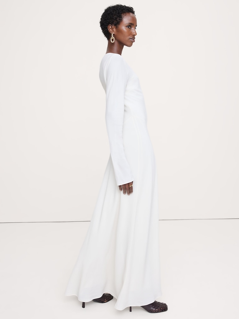 Robe longue en mousseline coupée en biais