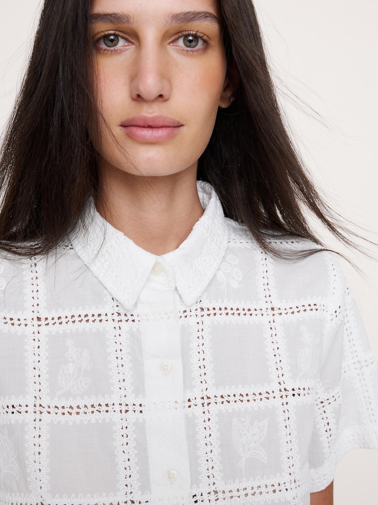 The Boxy Crop Shirt in Embroidered Cotton