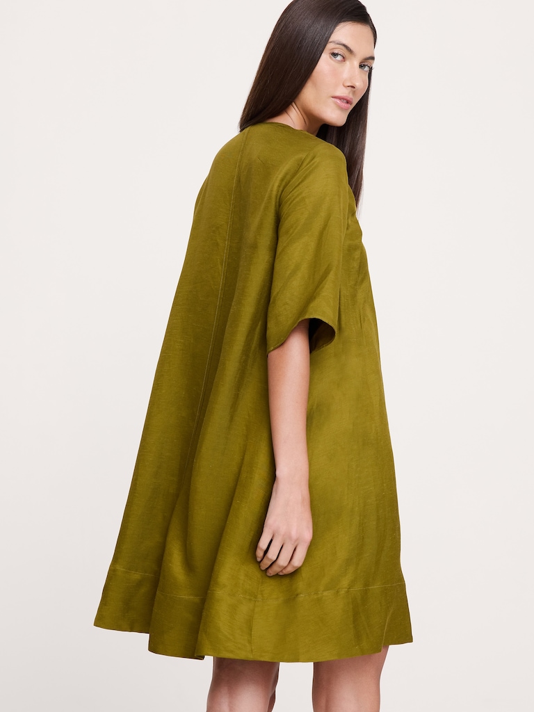 Robe courte en lin et viscose à encolure dégagée