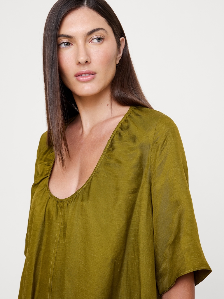Robe courte en lin et viscose à encolure dégagée