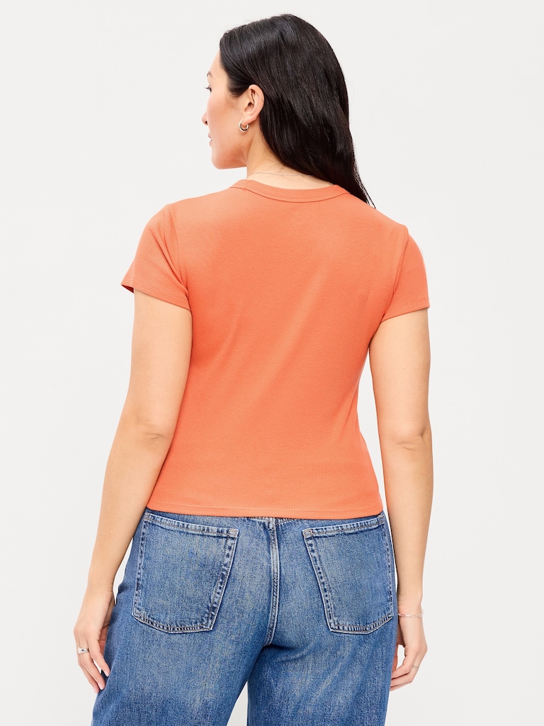 T-shirt court moulant