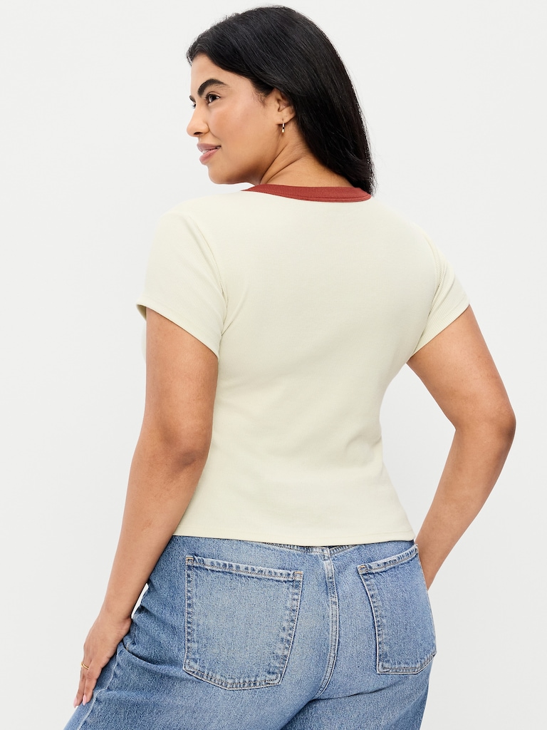 T-shirt court moulant