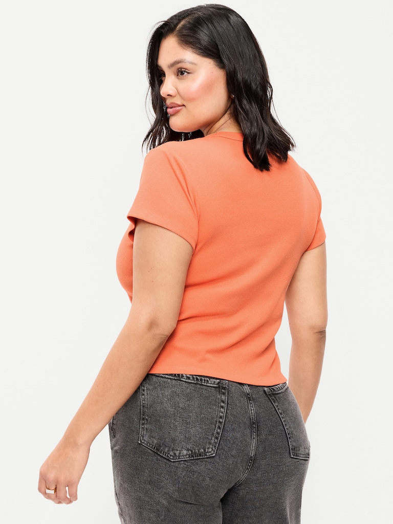 T-shirt court moulant