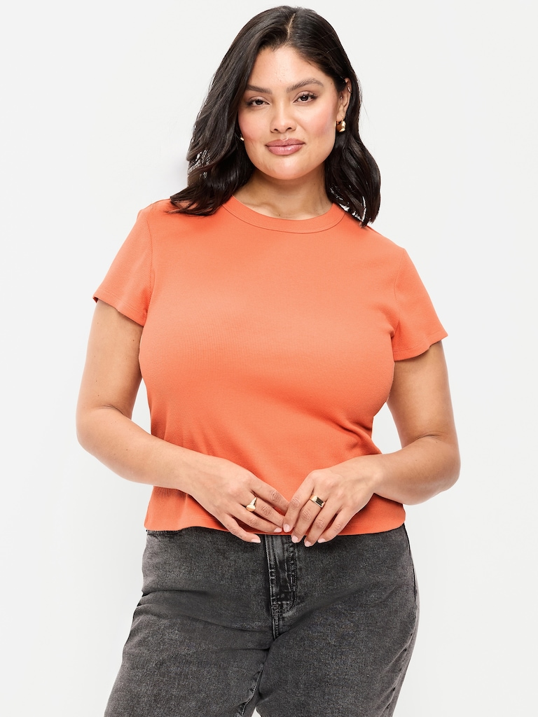 T-shirt court moulant