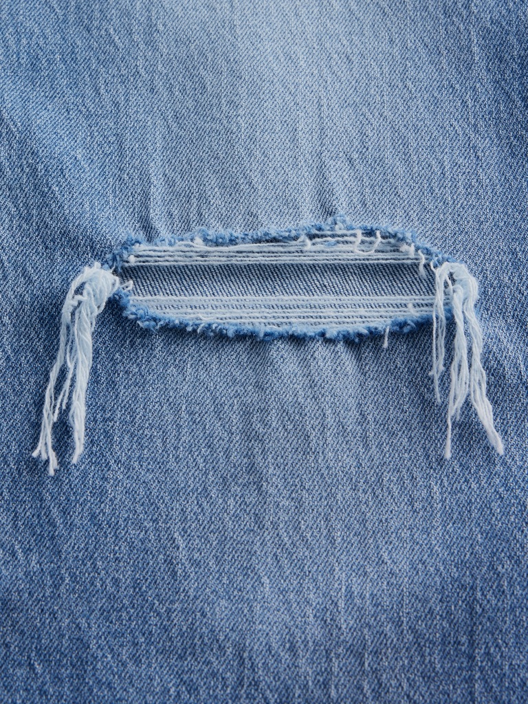 Low Rise '90s Slim Straight Jeans