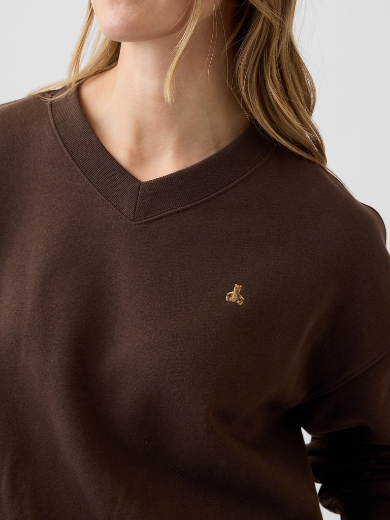 Oversized Brannan Bear Wedge V-Neck Sweatshirt