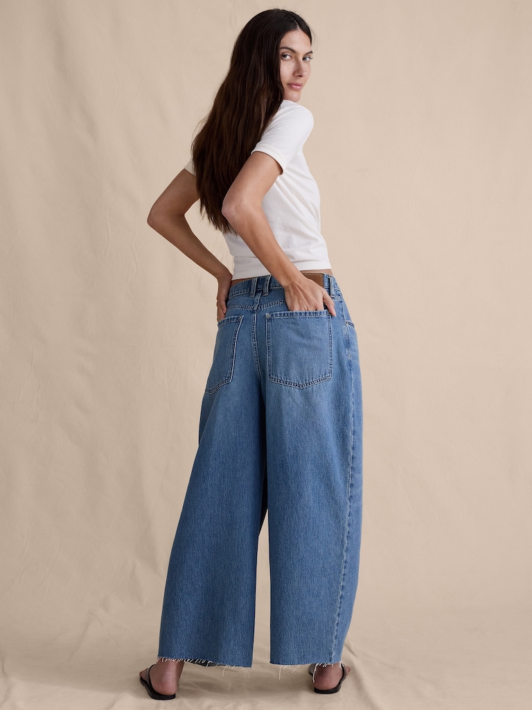 Mid-Rise Loose Pleated Crop Jean