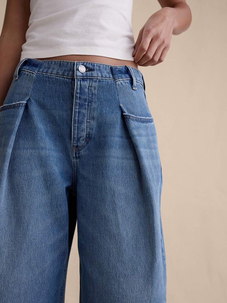 Mid-Rise Loose Pleated Crop Jean