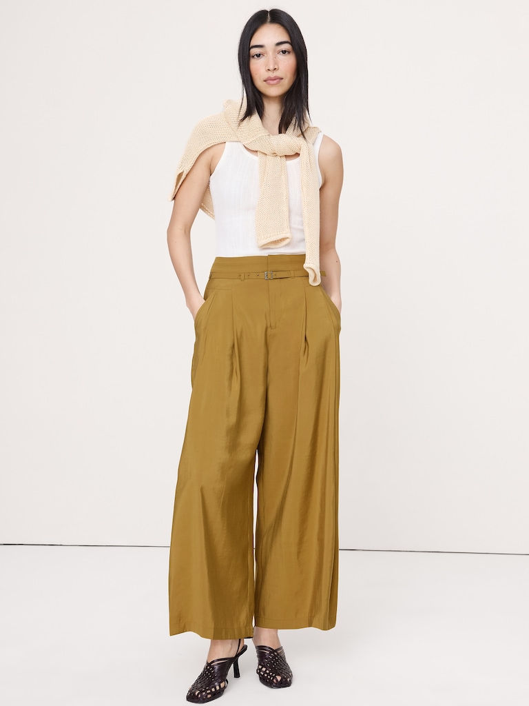 Pleated Wide-Leg Cropped Pant in Luster Twill
