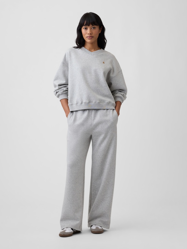 Oversized Brannan Bear Wedge V-Neck Sweatshirt