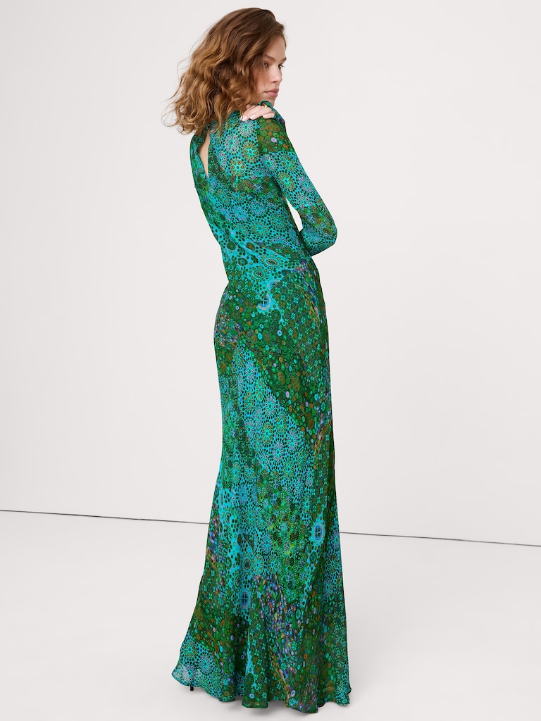 Robe longue en mousseline coupée en biais