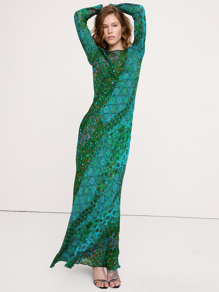 Robe longue en mousseline coupée en biais