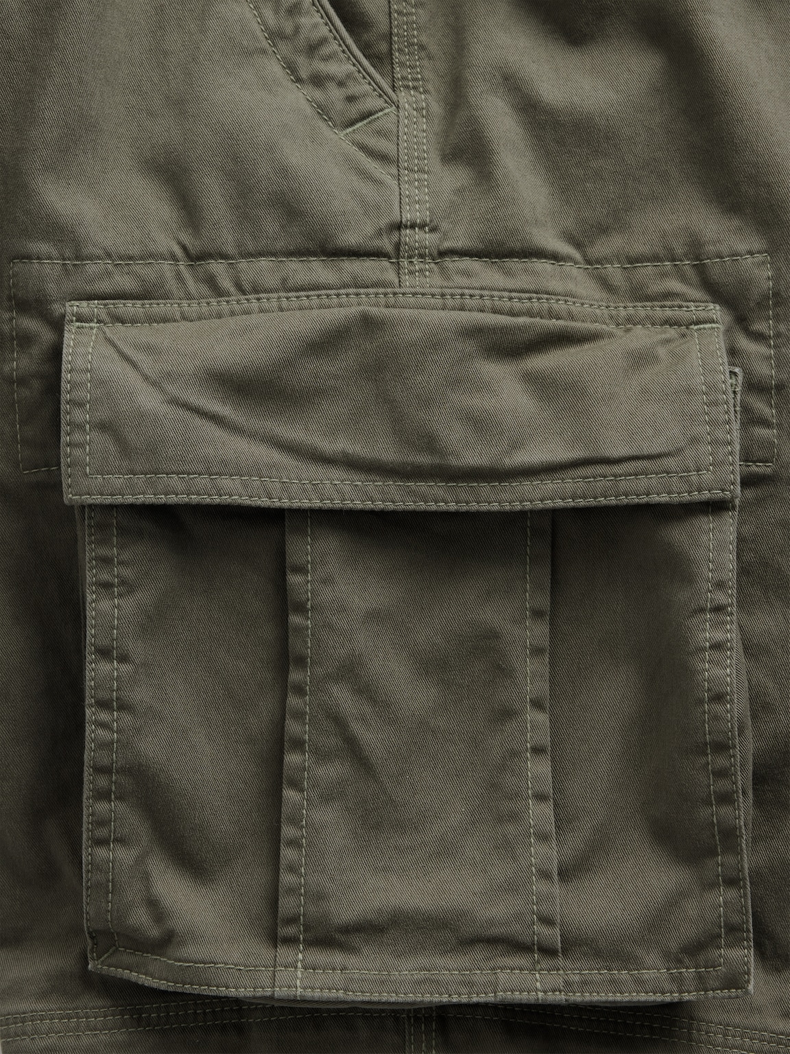 11" Relaxed Cargo Shorts
