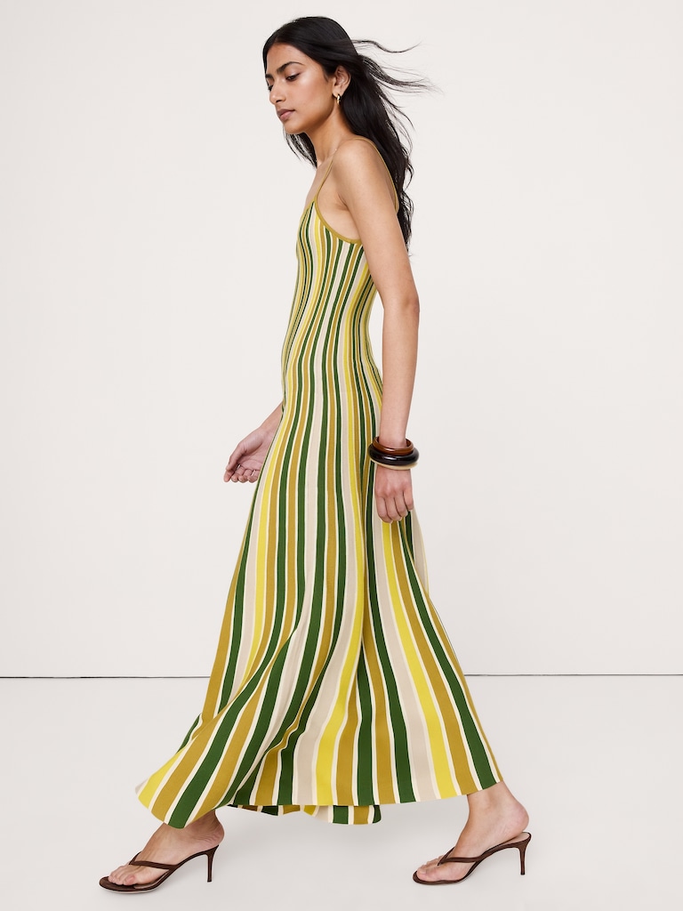 Robe longue rayée à effet sculptant