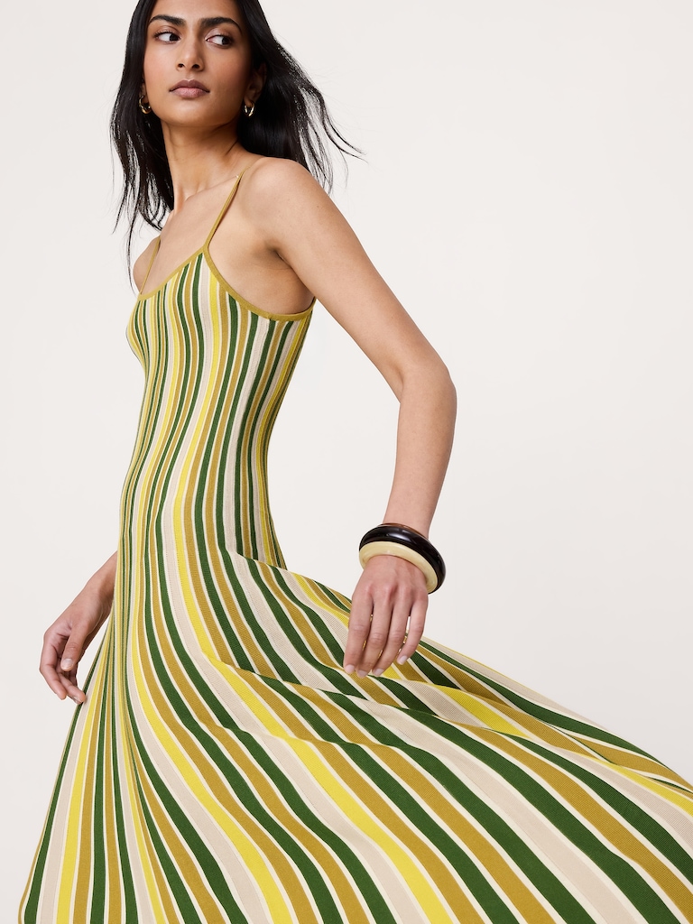 Robe longue rayée à effet sculptant