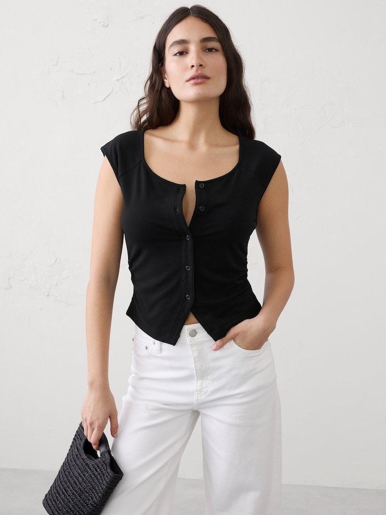 Soft Interlock Buttoned Top