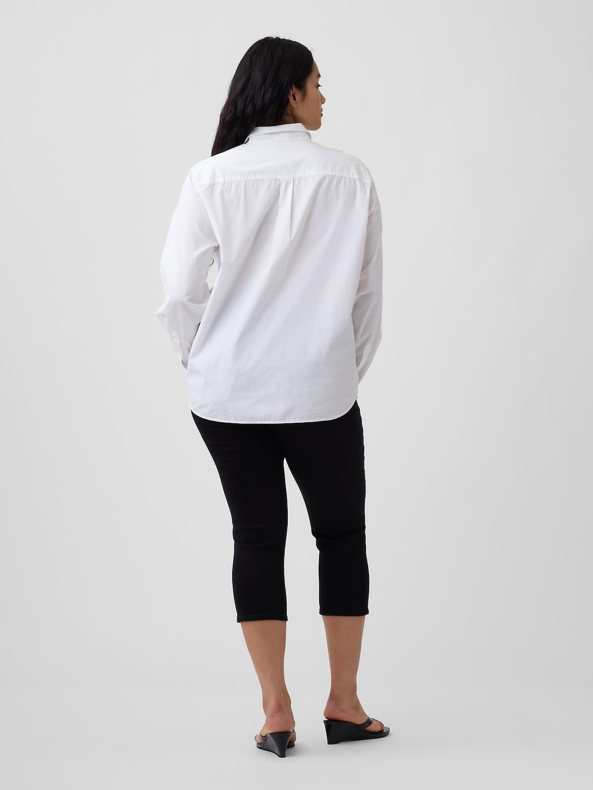 Mid Rise Universal Capri Jeans
