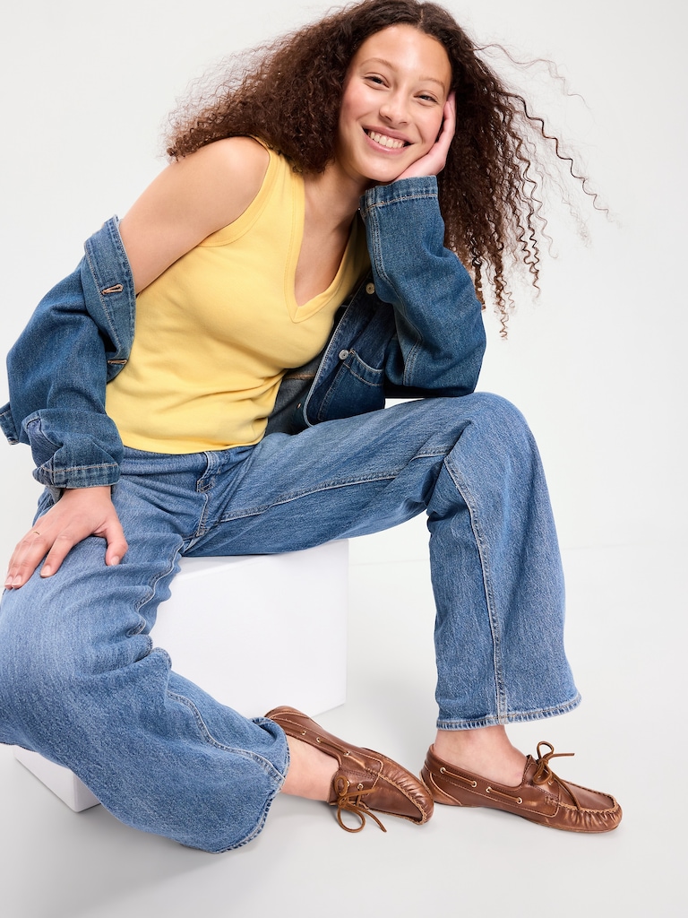 Camisole courte moulante à encolure en V