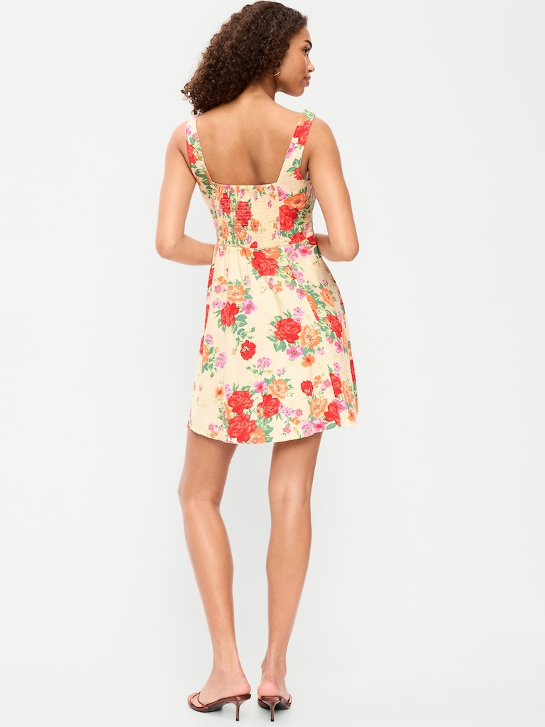 Robe courte ajustée et évasée à fines bretelles