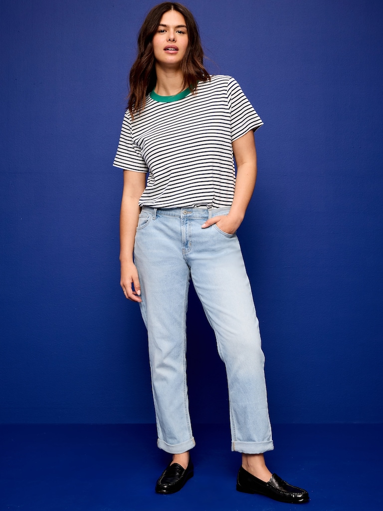 Mid-Rise Wow Boyfriend Straight Jeans