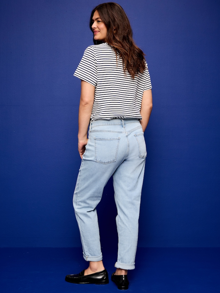 Mid-Rise Wow Boyfriend Straight Jeans