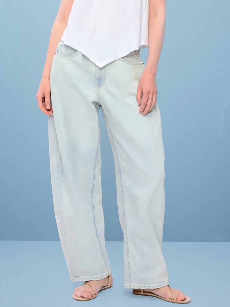 High-Waisted Rounded Wide-Leg Barrel Jeans