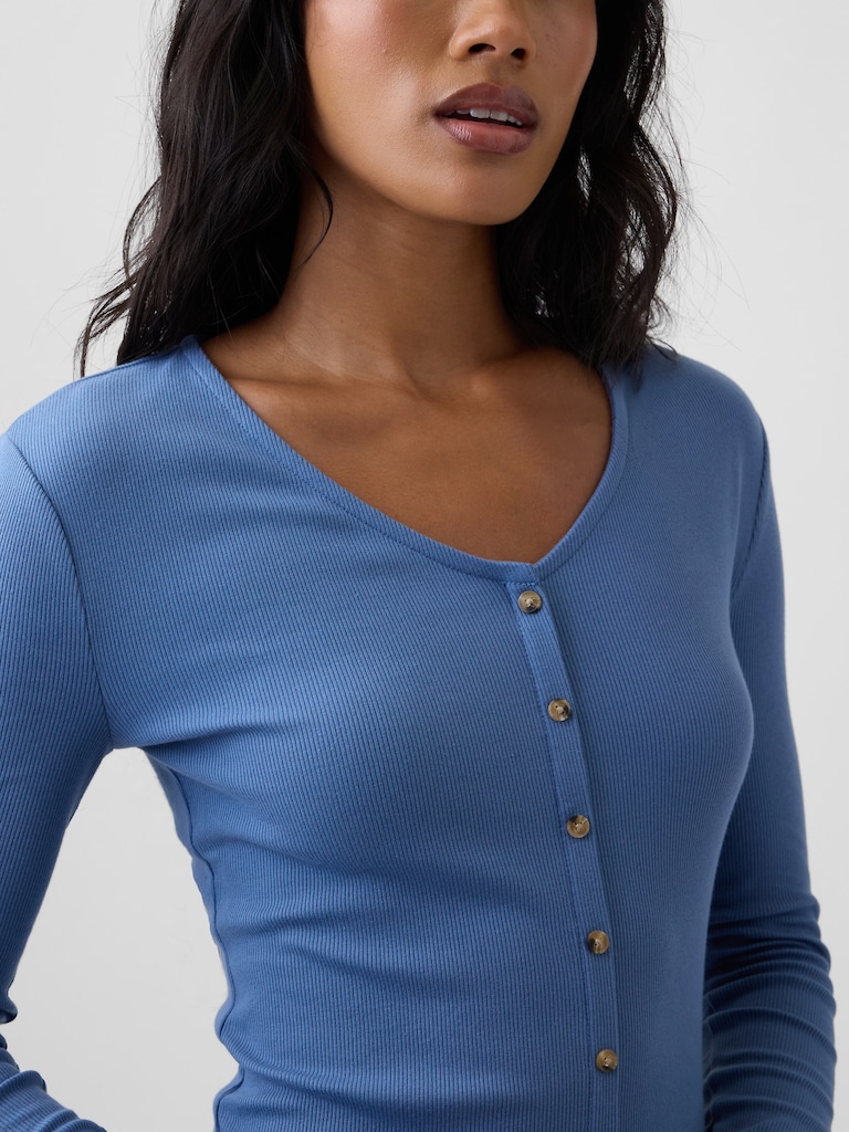 Fitted Ribbed V-Neck Top