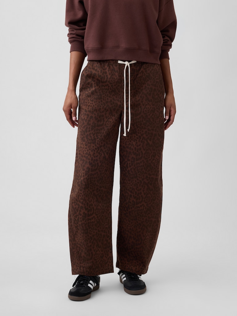 Mid Rise Print Pull-On Barrel Jeans