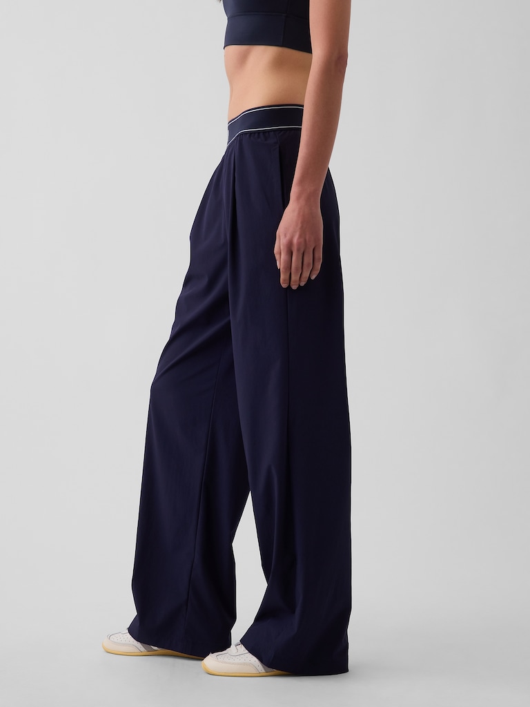 GapFit Pleated Easy Logo Pants