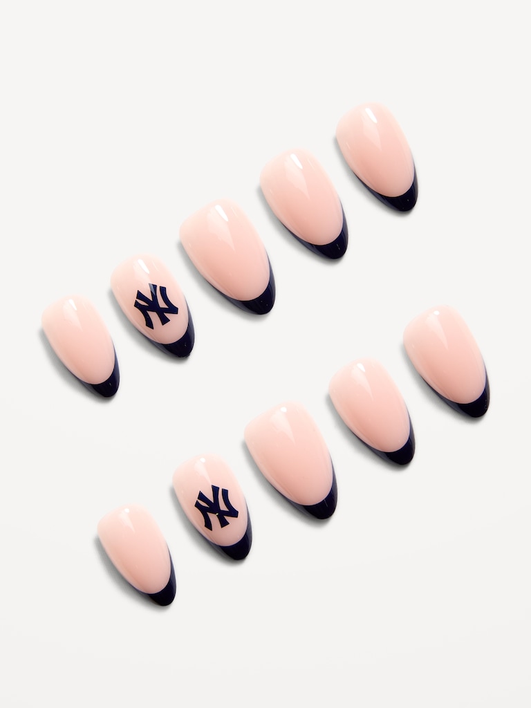 Glamnetic x Fanatics New York Yankees Press-On Nail Kit