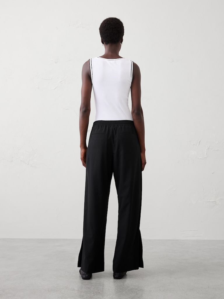 Wide-Leg Mid-Rise Airstretch Pant