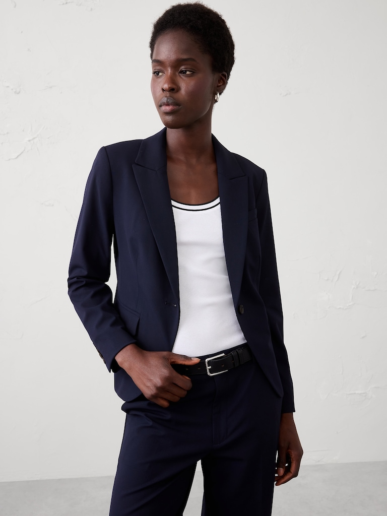 Sculpted Stretch Short Cutaway Blazer