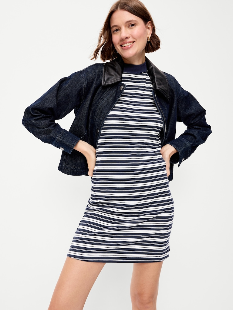 Robe courte moulante à col cheminée