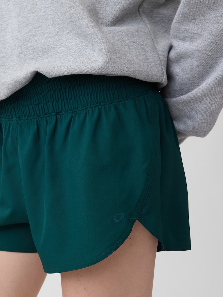 GapFit 3" Mid Rise Runaround Shorts