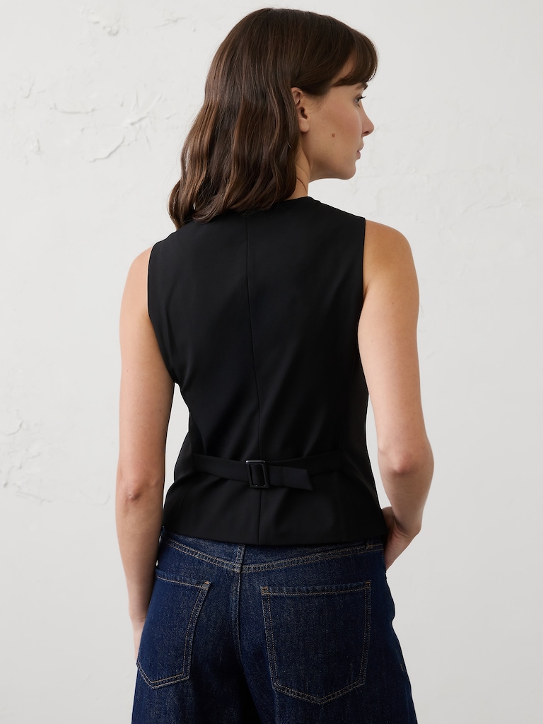 Sculpted Stretch Vest