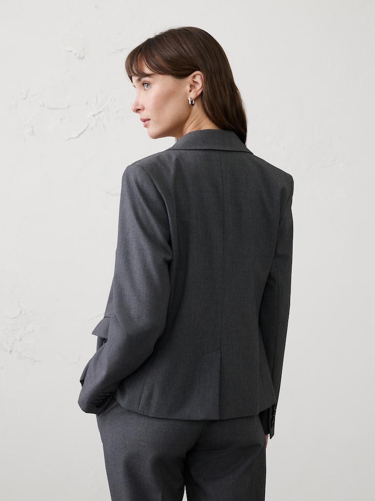 Sculpted Stretch Short Cutaway Blazer