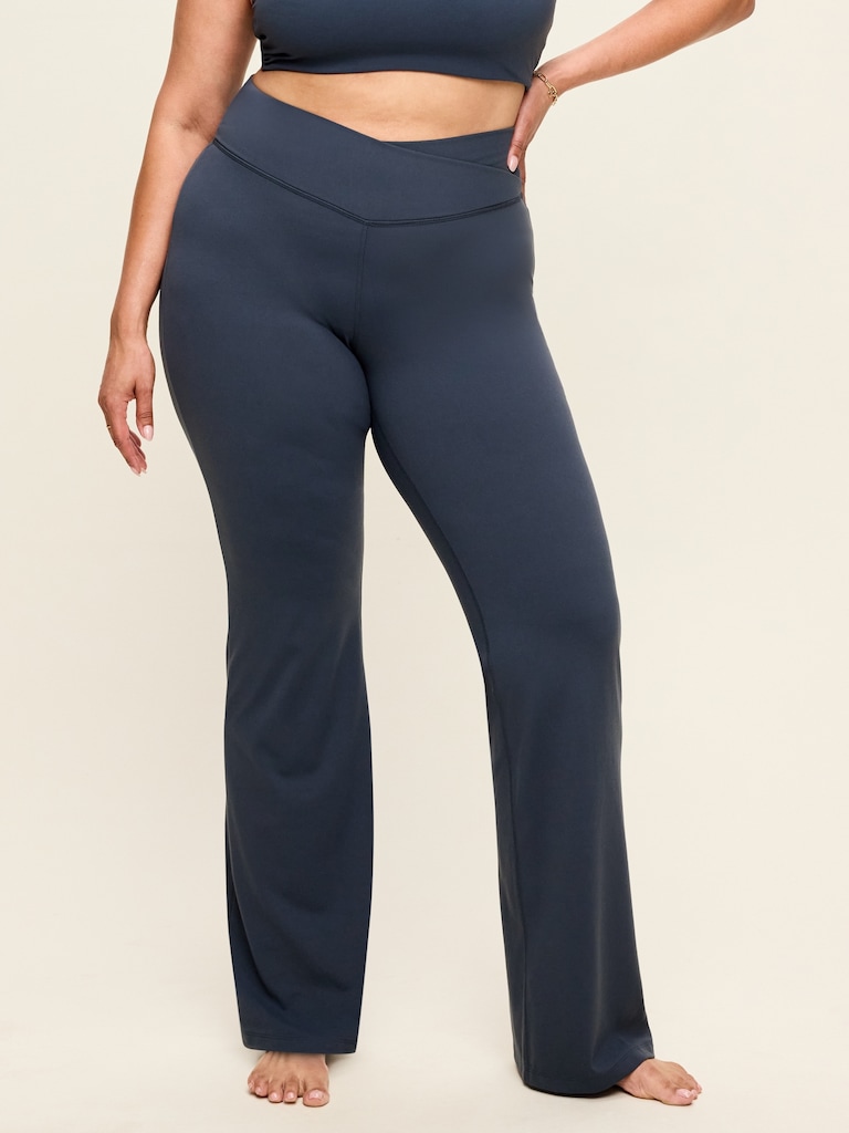 Crossover-Waist StudioSmooth Flare Leggings