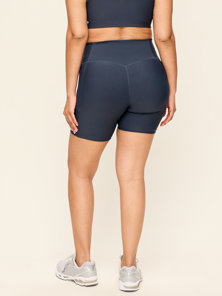 Extra-High Waisted PowerSoft Boundless Pocket Biker Shorts-- 6-inch inseam - No Front Seam