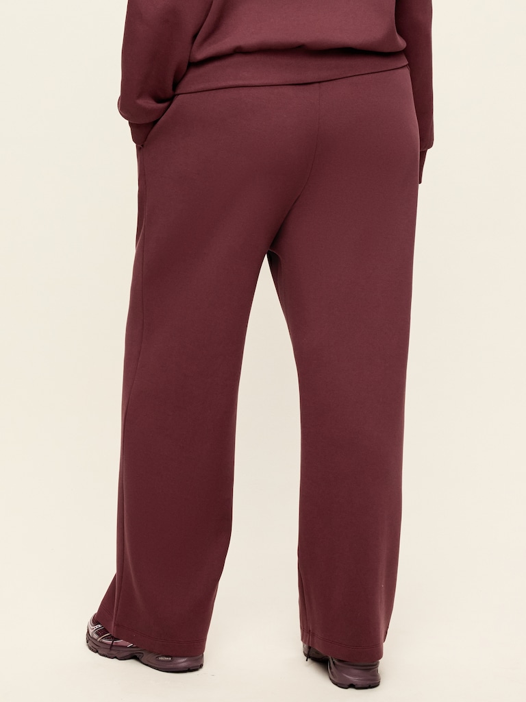 Mid-Rise Dynamic Fleece Textured Wide-Leg Sweatpants