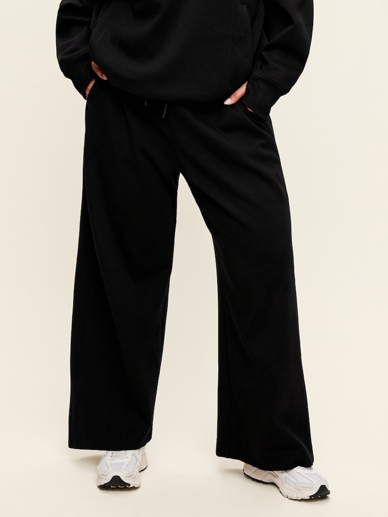 Extra High-Waisted Dynamic Fleece Wide-Leg Sweatpants