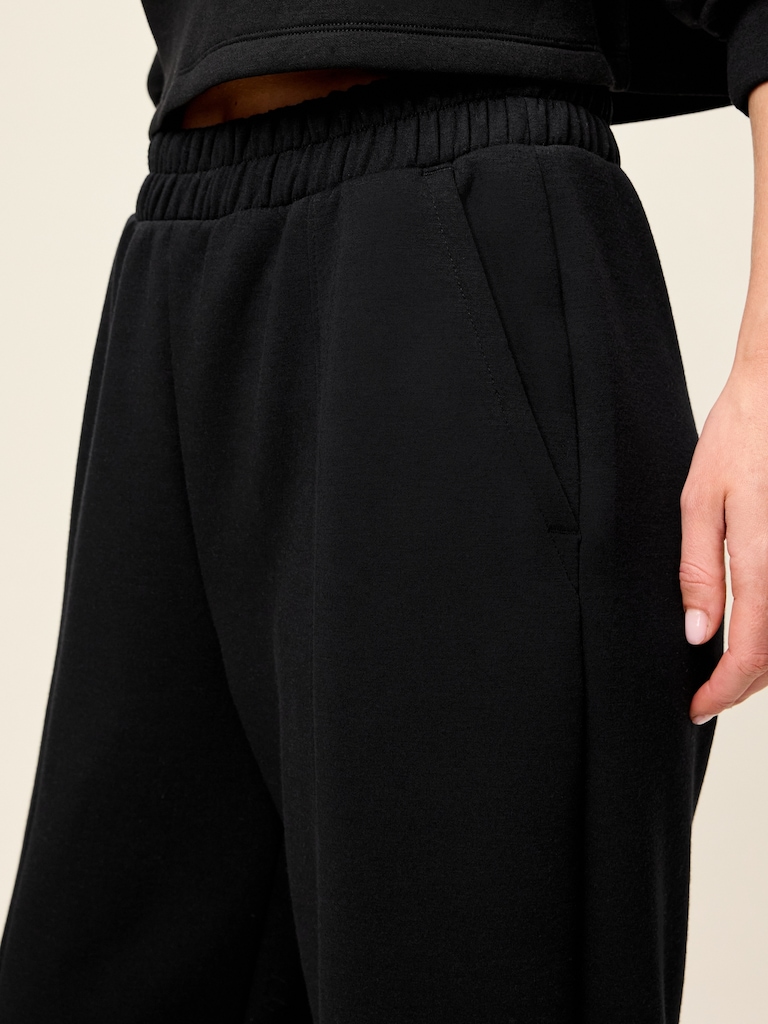 Pantalon jambe large à taille haute en molleton qui reprend sa forme