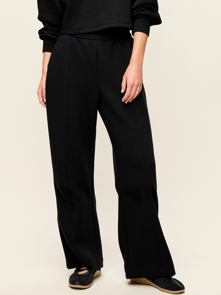 Pantalon jambe large à taille haute en molleton qui reprend sa forme