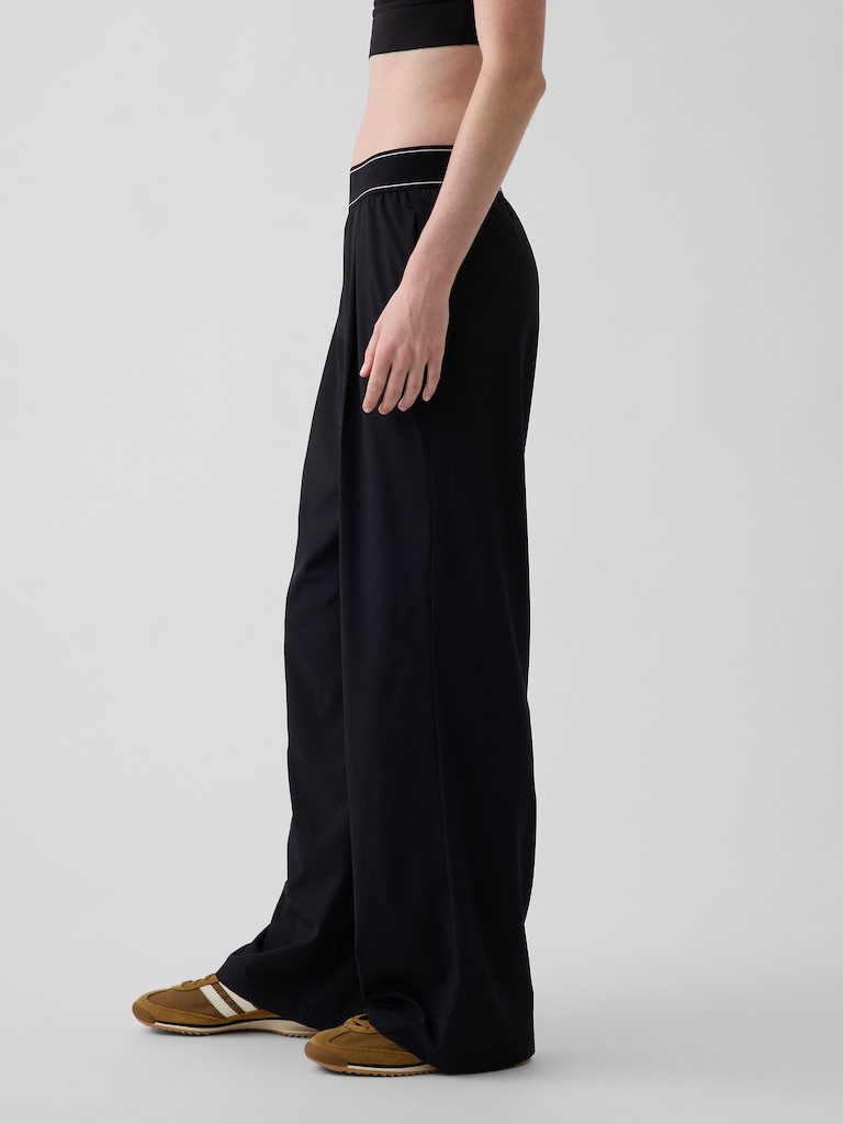 GapFit Pleated Easy Logo Pants
