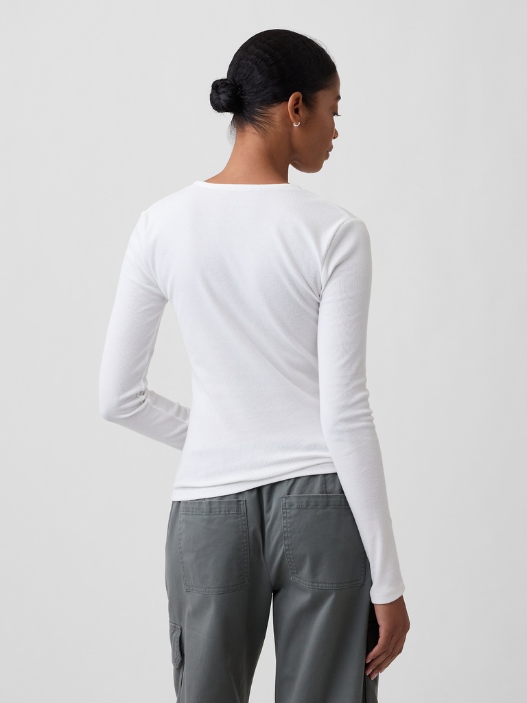 Fitted Ribbed V-Neck Top