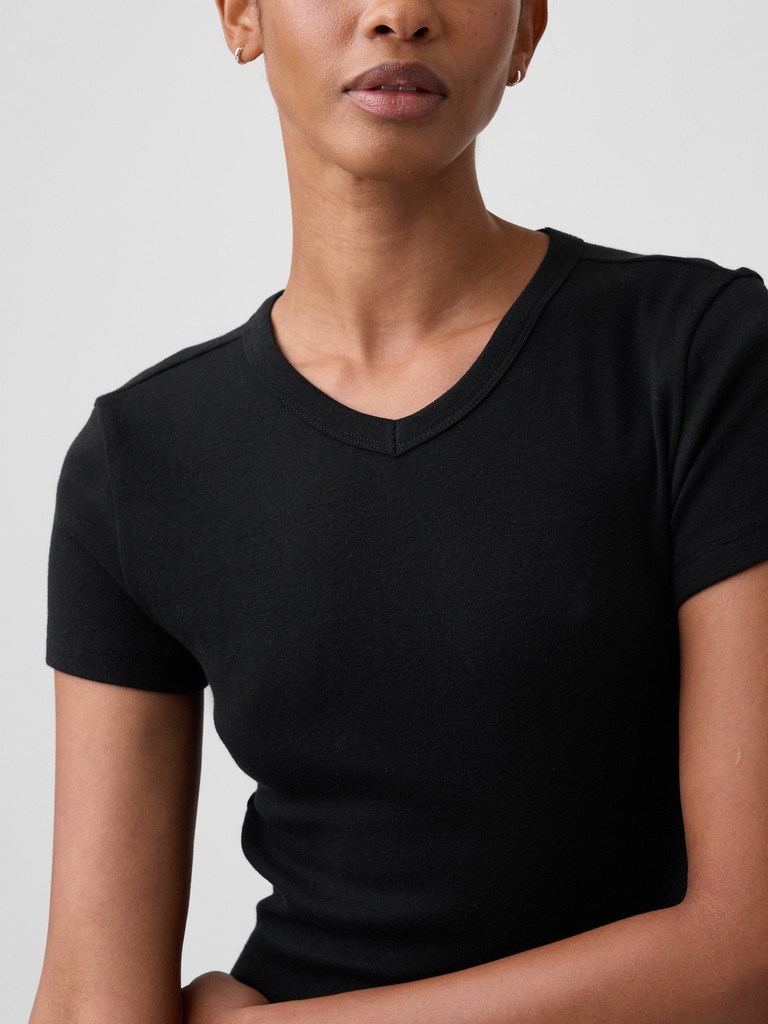 Modern Ribbed High-Neck T-Shirt