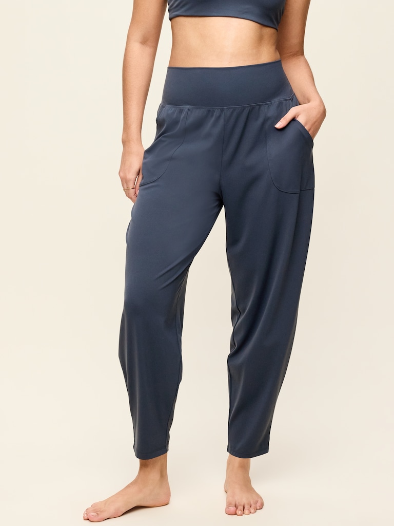 High-Waisted StudioSmooth Jogger