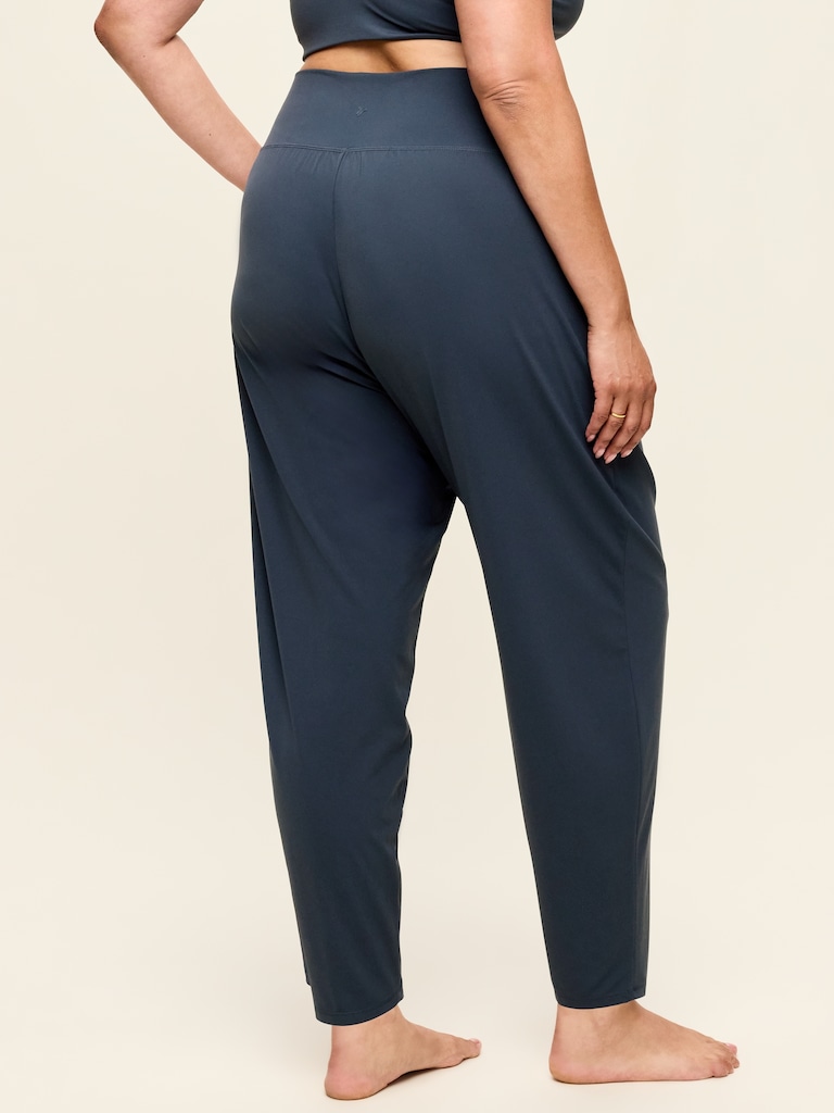 High-Waisted StudioSmooth Jogger