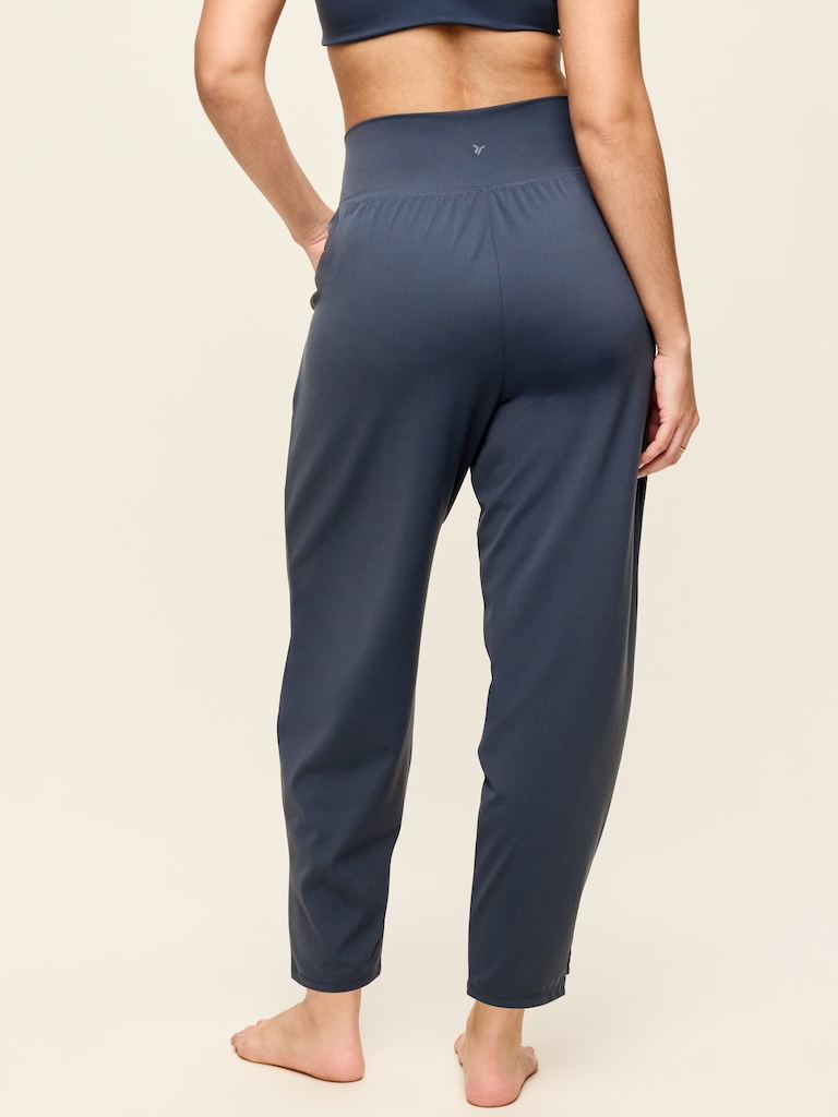 High-Waisted StudioSmooth Jogger